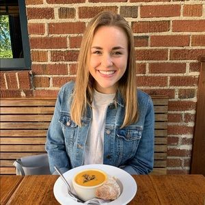 Meet your Posher, Olivia